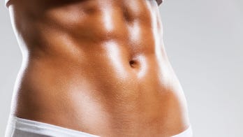 Fitness influencer shows how 'before and after' photos are manipulated