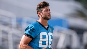 Jaguars' Tyler Eifert honors David Dorn with helmet decal during game vs. Colts