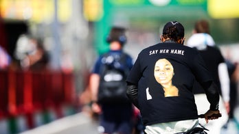 FIA clears F1 champ Lewis Hamilton for Breonna Taylor T-shirt, will issue guidance