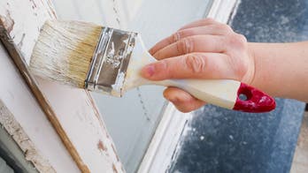 Struggling couple receives note from neighbor shaming them for house paint