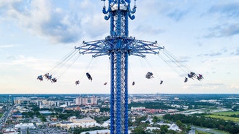 Worker falls from Florida's StarFlyer attraction to his death, officials say
