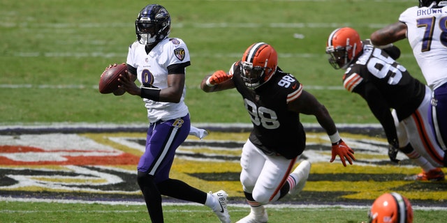 Baltimore Ravens quarterback Lamar Jackson (8) looks to pass as he is pursued by Cleveland Browns defensive tackle Sheldon Richardson (98), during the first half of an NFL football game, Sunday, Sept. 13, 2020, in Baltimore, MD. (AP Photo/Nick Wass)