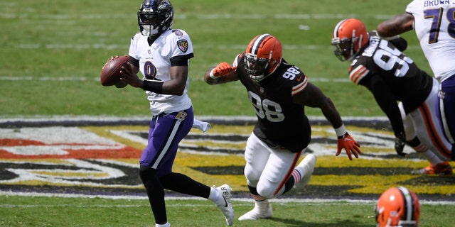 Baltimore Ravens quarterback Lamar Jackson (8) looks to pass as he is pursued by Cleveland Browns defensive tackle Sheldon Richardson (98), during the first half of an NFL football game, Sunday, Sept. 13, 2020, in Baltimore, MD. (AP Photo/Nick Wass)
