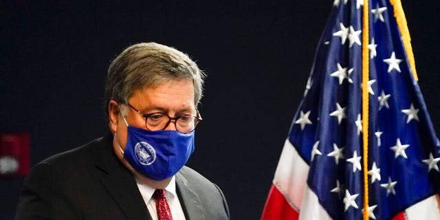 我们. Attorney General William Barr arrives to speak with federal officials for a panel discussion on combatting human trafficking at the U.S. Attorney's Office on Monday, 九月. 21, 2020, 在亚特兰大.