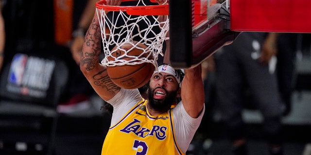 Los Angeles Lakers' Anthony Davis (3) led all scorers with 32 points. (AP Photo/Mark J. Terrill)