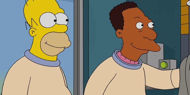 'The Simpsons' debuted the new voice actor for Carl Carlson in the Season 32 premiere.