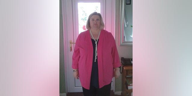 gardening The Bolton, Lancashire woman weighed 294 at her heaviest, explaining that she gained about 112 pounds in four years due to painful plantar fasciitis that made exercise agonizing.