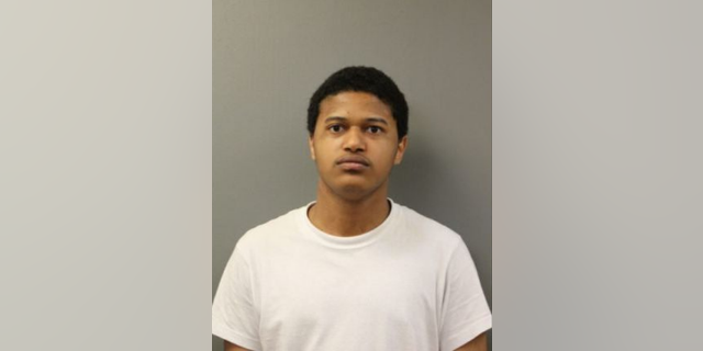 Sincere Williams, 18, was charged with fatally stabbing a Walgreens employee on Sunday. (Chicago police)