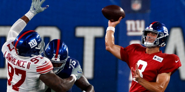 New York Giants quarterback Daniel Jones (8) passes during a scrimmage at the NFL football team's training camp in East Rutherford, N.J., Friday, Aug. 28, 2020. (AP Photo/Adam Hunger)