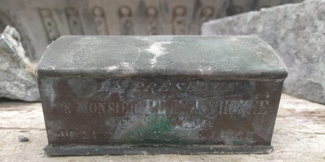 The casket, which contains the heart of Pierre David.
