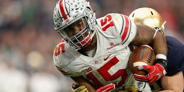 GLENDALE, AZ - JANUARY 01: Running back Ezekiel Elliott #15 of the Ohio State Buckeyes runs up field during the second half of the BattleFrog Fiesta Bowl at University of Phoenix Stadium on January 1, 2016 in Glendale, Arizona. The Ohio State Buckeyes beat the Notre Dame Fighting Irish 44-28. (Photo by Christian Petersen/Getty Images)