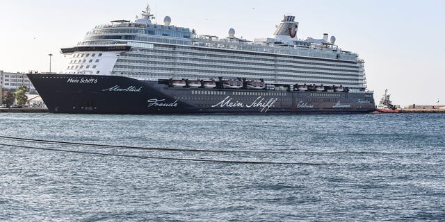 cruise ship greece covid