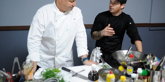 Tom Colicchio and Aaron Grissom during 'Last Chance Kitchen.'