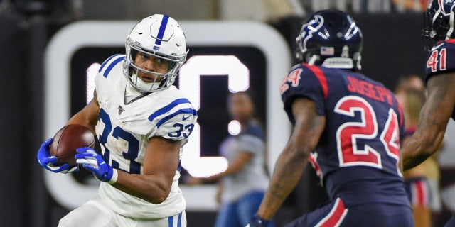 Indianapolis Colts running back Jonathan Williams (33) attempts to get to the edge as Houston Texans cornerback Johnathan Joseph (24) and Houston Texans inside linebacker Zach Cunningham (41) close in during the football game between the Indianapolis Colts and Houston Texans at NRG Stadium on November 21, 2019 in Houston, TX. (Photo by Ken Murray/Icon Sportswire via Getty Images)