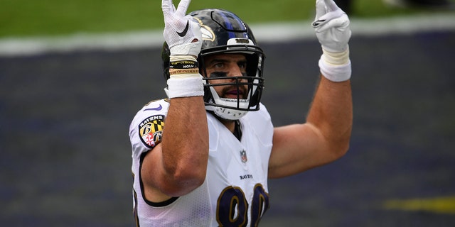 Baltimore Ravens tight end Mark Andrews (89) celebrates his second touchdown of the game, during the first half of an NFL football game against the Cleveland Browns, Sunday, Sept. 13, 2020, in Baltimore, MD. (AP Photo/Nick Wass)