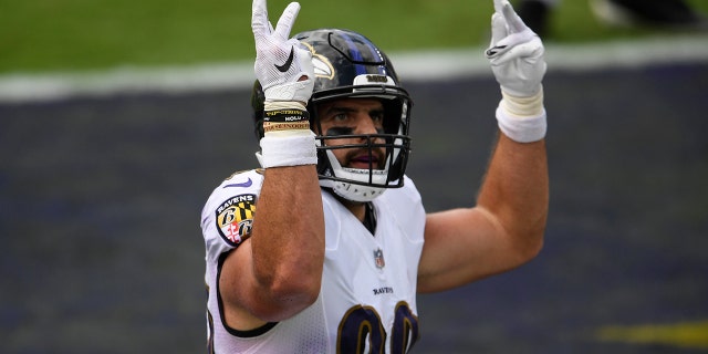 Baltimore Ravens tight end Mark Andrews (89) celebrates his second touchdown of the game, during the first half of an NFL football game against the Cleveland Browns, Sunday, Sept. 13, 2020, in Baltimore, MD. (AP Photo/Nick Wass)