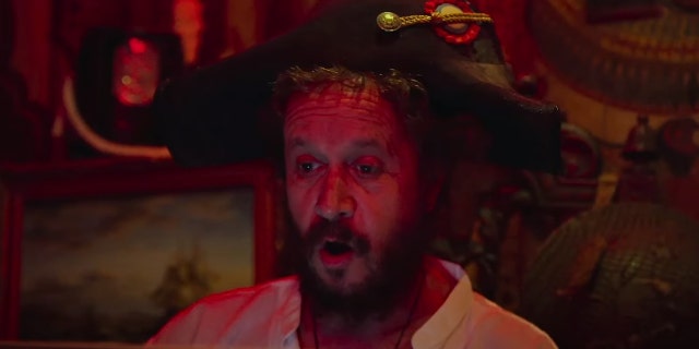animals Pauly Shore as Randy Cockfield in a scene from 'Guest House.'