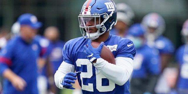 New York Giants' Saquon Barkley runs the ball during practice at the NFL football team's training camp in East Rutherford, N.J., Wednesday, Aug. 19, 2020. (AP Photo/Seth Wenig)