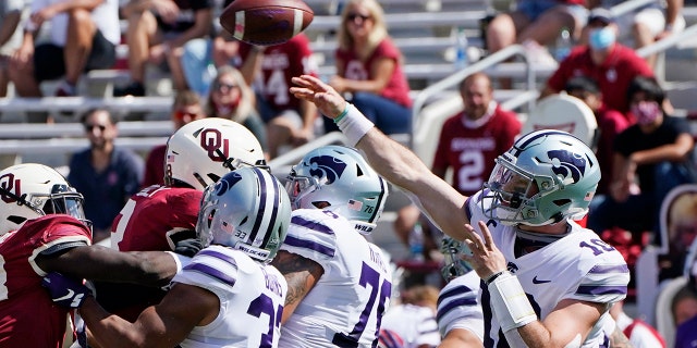 Kansas State quarterback Skylar Thompson (10) passes in the first half of an NCAA college football game against Oklahoma Sept. 26, in Norman, Okla. (AP Photo/Sue Ogrocki).