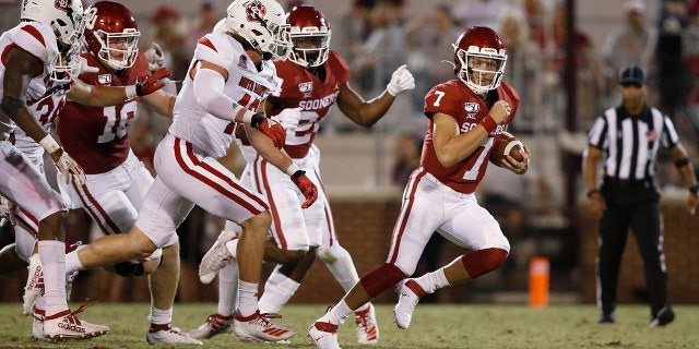 The coronavirus pandemic has shut down much of Division I football, but with three of the Power Five leagues still playing, there are still some big games to look forward to. Oklahoma takes on Texas on Oct. 10, 2020. (AP Photo/Sue Ogrocki, File)