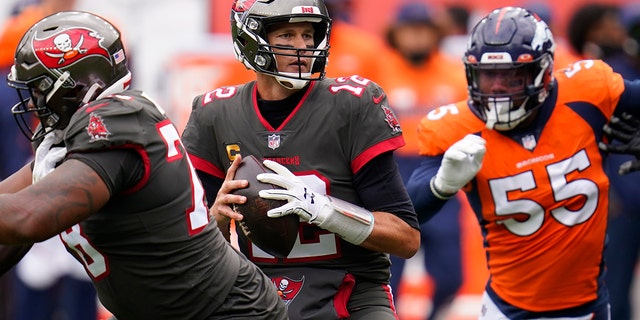 Tampa Bay Buccaneers quarterback Tom Brady, center, looks to throw a pass during the first half of an NFL football game against the Denver Broncos, Sunday, Sept. 27, 2020, in Denver. (AP Photo/David Zalubowski)