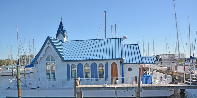 Interested buyers need not ask the heavens for a sign that the houseboat might be right, as the Chapel on the Bay is currently available to rent on Airbnb for $250 a night.