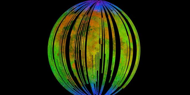 Les zones bleues de cette image composite du Moon Mineralogy Mapper (M3) à bord de l'orbiteur Chandrayaan-1 de l'Organisation indienne de recherche spatiale montrent de l'eau concentrée aux pôles de la Lune.  En se concentrant sur le spectre des roches, le chercheur a trouvé des signes d'hématite, une forme de rouille.  Crédit: ISRO / NASA / JPL-Caltech / Brown University / USGS