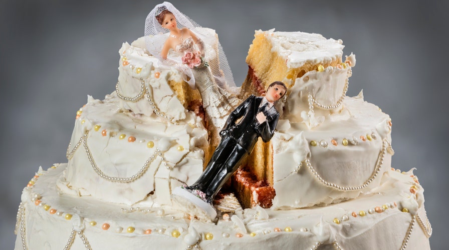 Exact moment of couple's wedding cake disaster caught on camera: 'It felt like slow motion'