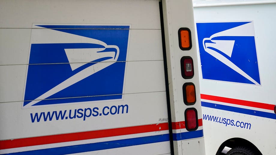 Chicago postal workers threaten to stop delivering mail after multiple employees shot on the job