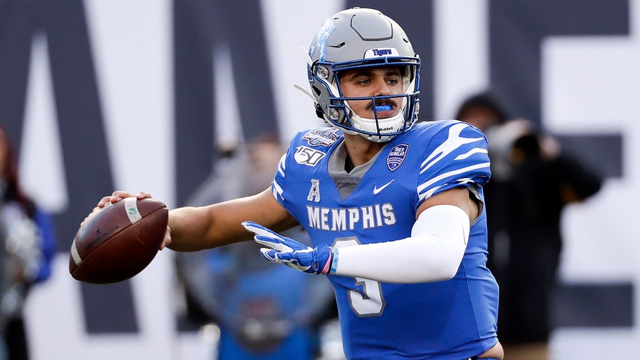 College football's first week features key matchups, no top 25 teams