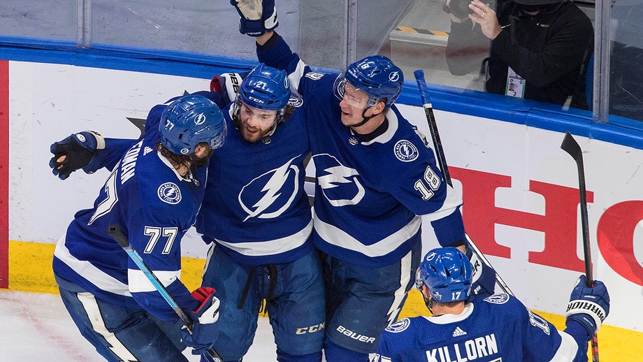 Lightning romp to 8-2 win over Isles to open East finals