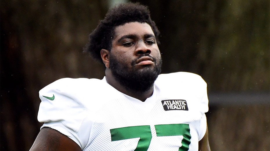 Jets decline fifth-year option on OT Mekhi Becton