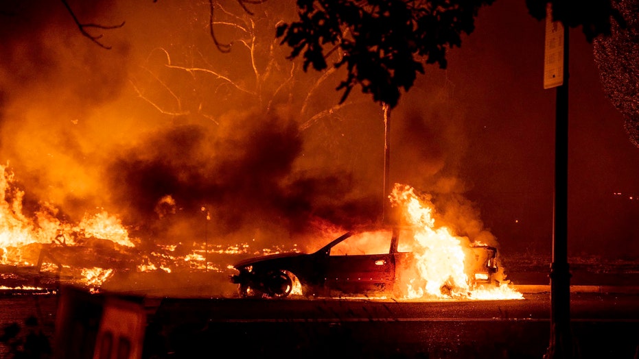 Thousands of homes threatened by Western wildfires