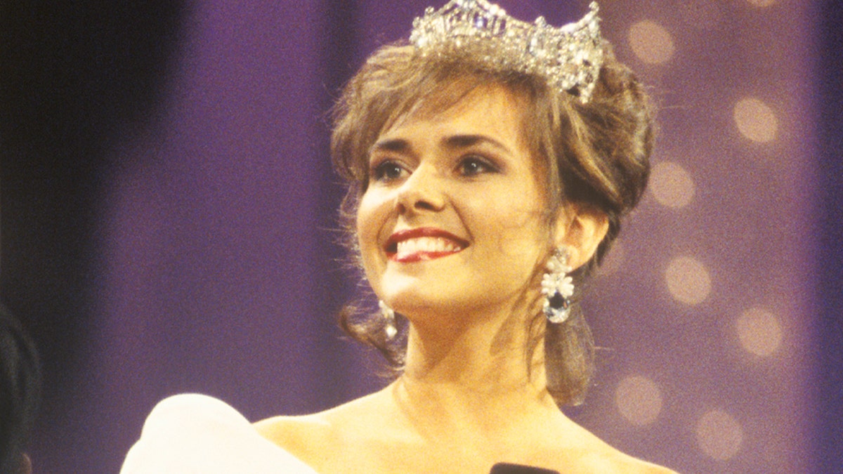 Leanza Cornett at the 1994 Miss America Pageant in Atlantic City, New Jersey. She is survived by two sons she shared with her ex-husband Mark Steines.