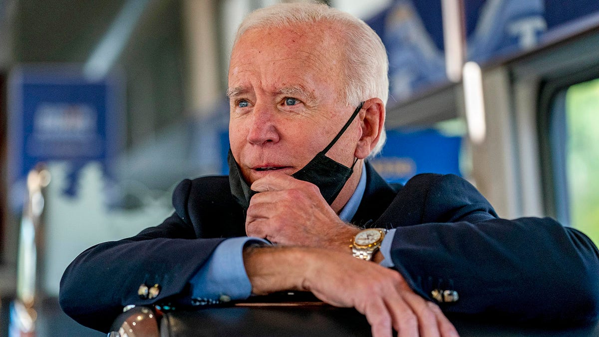 Democratic presidential candidate former Vice President Joe Biden speaks with United Steelworkers Union President Thomas Conway and school teacher Denny Flora of New Castle, Pa. (AP Photo/Andrew Harnik)