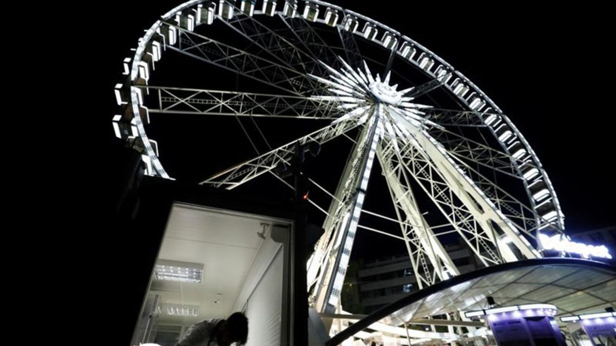 Michelin-starred restaurant Costes moves into the Budapest Eye Ferris wheel during the pandemic. (Reuters/Bernadett Szabo)