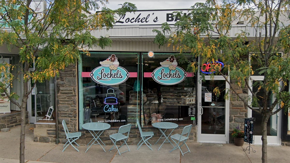 Lochel’s Bakery has claimed that its “cookie poll” isn’t aiming to make any political statement, but rather provide a fun outlet for customers.