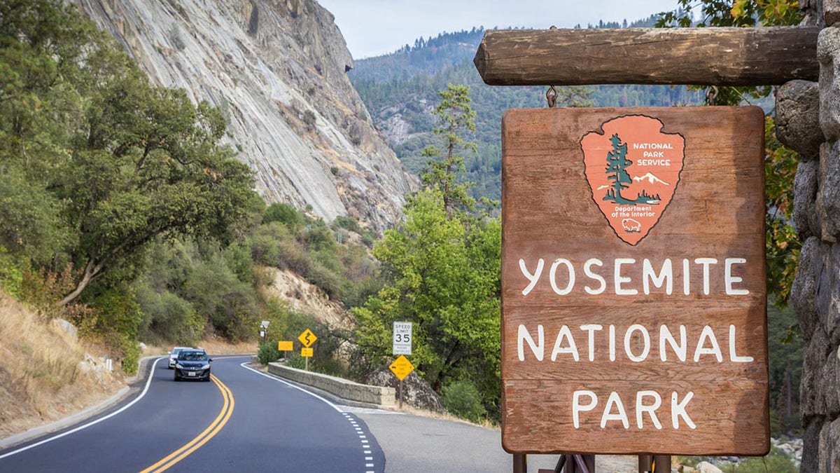 yosemite national park sign