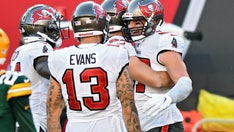 Rob Gronkowski scores first TD since 2018 as Buccaneers crush Packers, 38-10