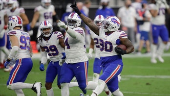 Bills remain undefeated, top Raiders in Las Vegas, 30-23