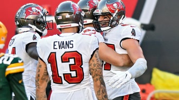 Rob Gronkowski scores first TD since 2018 as Buccaneers crush Packers, 38-10