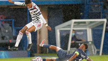 Man United's revenue drops, debts rise amid pandemic