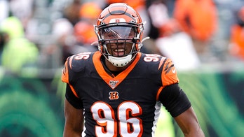 AP sources: Seahawks land Carlos Dunlap from Cincinnati