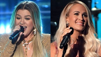 Kelly Clarkson was mistaken for Carrie Underwood, signed fan's autograph anyway: 'That might be illegal'