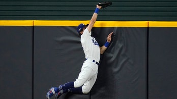 Bellinger robs Padres as Dodgers hold on for 2-0 NLDS lead