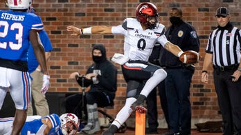 Ridder runs, passes No. 19 Cincinnati past No. 16 SMU, 42-13