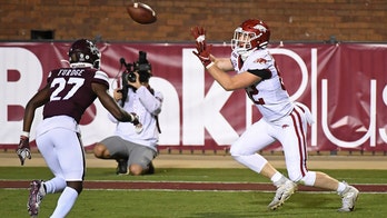 Arkansas snaps 20-game SEC skid, 21-14 vs. Mississippi St.