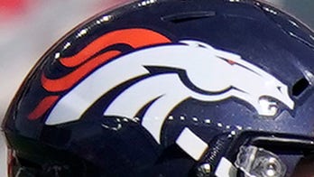 Broncos' KJ Hamler warms up without shirt in freezing cold Denver prior to game vs. Chiefs