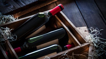 Thieves throw wine bottles at police during chase following $430G booze heist: report