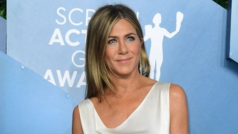 Jennifer Aniston reminds fans 'to give yourself a little love' in throwback pic: 'What a year'